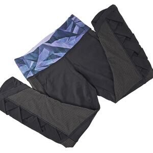 Lululemon Var-City Crop Black / Pretty Prism Multi size 4